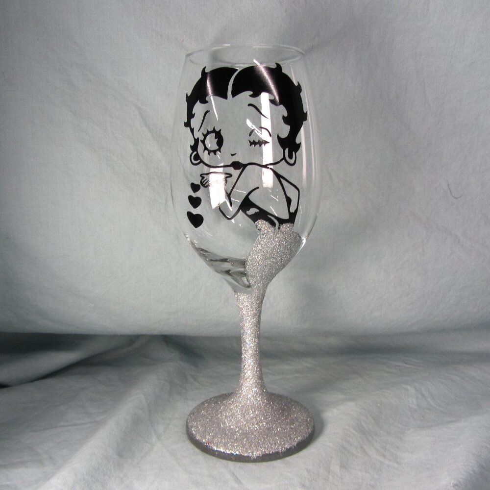betty boop silver dress 14 oz wine glass (w2461)